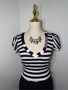 Striped V-Neck Short Sleeve Sweater Top - Navy & White